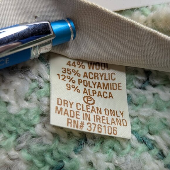 Boyne Valley Weavers Handcrafted in Ireland Chic Plaid Wool Poncho w/ Fringe NWT - Picture 11 of 11